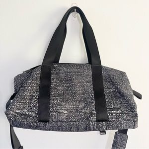 Lululemon Fast Track Duffel w Heatproof Pocket Maxi Salt Alpine White Black Bag